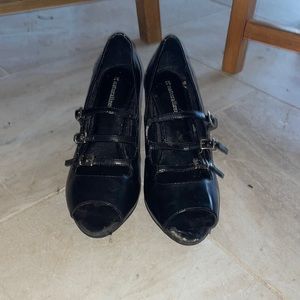 Size 8 black 2in heel with 3 buckle straps